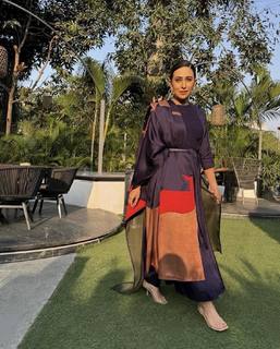 Karisma Kapoor feet photo thumbnail