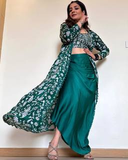 Raveena Tandon feet photo thumbnail