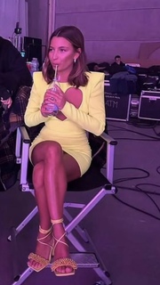 Julia Wieniawa-Narkiewicz feet photo thumbnail