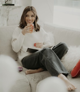 Klaudia Halejcio feet photo thumbnail
