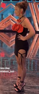 Julia Wieniawa-Narkiewicz feet photo thumbnail