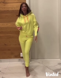 Klaudia Halejcio feet photo thumbnail