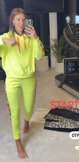 Klaudia Halejcio feet photo thumbnail