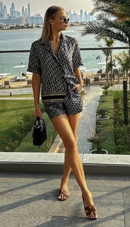 Karolina Pisarek feet photo thumbnail