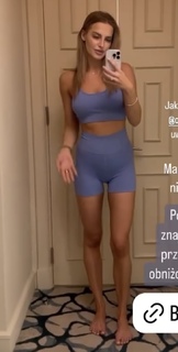Karolina Pisarek feet photo thumbnail