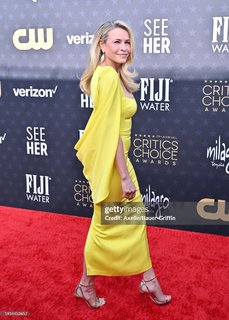 Chelsea Handler feet photo thumbnail