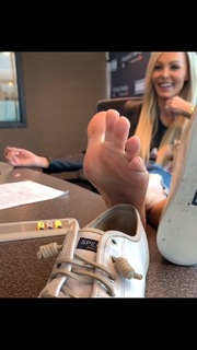 Kyle Unfug feet photo thumbnail