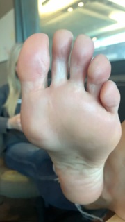 Kyle Unfug feet photo thumbnail