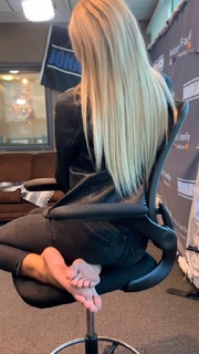 Kyle Unfug feet photo thumbnail