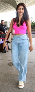 Pooja Hegde feet photo thumbnail