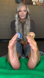 Kyle Unfug feet photo thumbnail