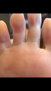 Kyle Unfug feet photo thumbnail