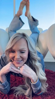 Kyle Unfug feet photo thumbnail
