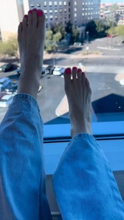Kyle Unfug feet photo thumbnail