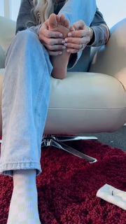 Kyle Unfug feet photo thumbnail