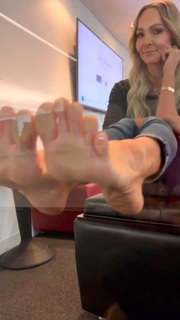 Kyle Unfug feet photo thumbnail