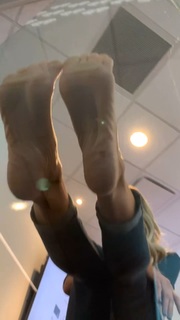 Kyle Unfug feet photo thumbnail