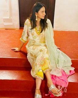 Rakul Preet Singh feet photo thumbnail