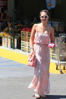 Jessica Alba feet photo thumbnail