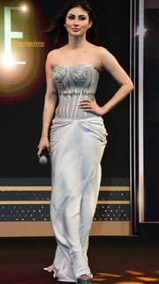 Mouni Roy feet photo thumbnail