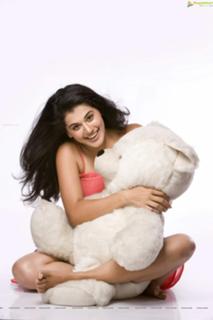 Taapsee Pannu feet photo thumbnail