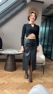 Anna Popek feet photo thumbnail
