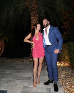 Chelsea Green feet photo thumbnail