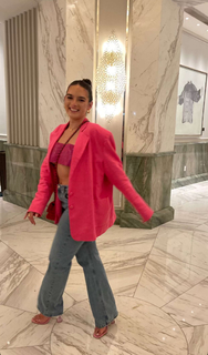 Natalie Noel Mariduena feet photo thumbnail