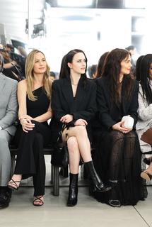 Brie Larson feet photo thumbnail