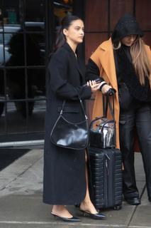 Camila Mendes feet photo thumbnail