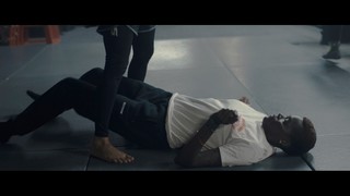Halle Berry feet photo thumbnail