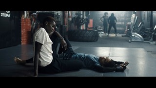 Halle Berry feet photo thumbnail