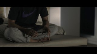 Halle Berry feet photo thumbnail