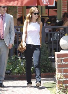 Olivia Wilde feet photo thumbnail