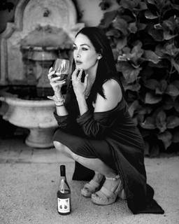 Brie Garcia feet photo thumbnail
