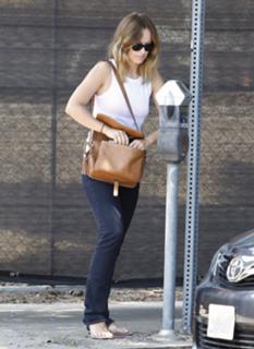 Olivia Wilde feet photo thumbnail