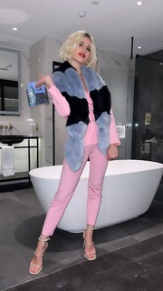 Pixie Lott feet photo thumbnail
