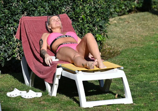 Kerry Katona feet photo thumbnail
