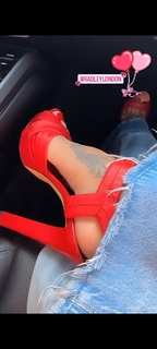 Brooke Burke feet photo thumbnail
