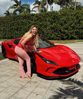 Lele Pons feet photo thumbnail