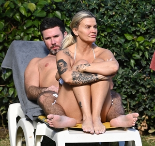 Kerry Katona feet photo thumbnail