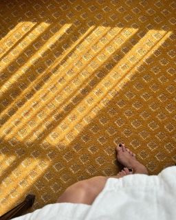 Abigail Spencer feet photo thumbnail