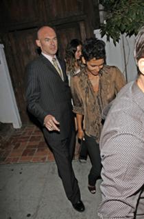 Halle Berry feet photo thumbnail
