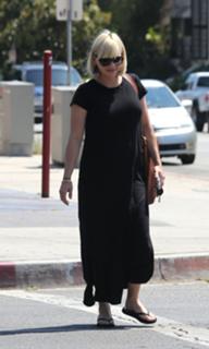 Anna Faris feet photo thumbnail