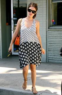 Rachel Bilson feet photo thumbnail