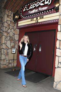 Charlotte McKinney feet photo thumbnail