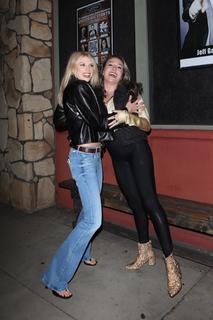 Charlotte McKinney feet photo thumbnail