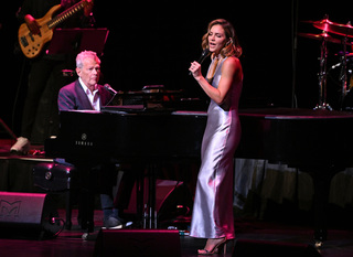 Katharine McPhee feet photo thumbnail