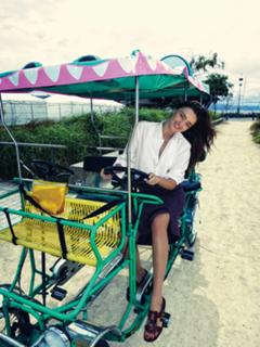 Miranda Kerr feet photo thumbnail