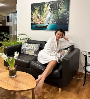 Anna Popek feet photo thumbnail